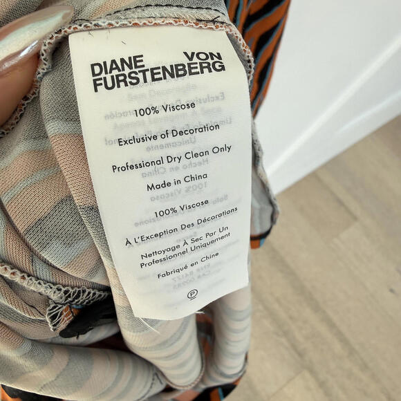 Diane von Furstenberg Long Sleeve Viscose Wrap Dress Orange Blue Zebra Size S - Picture 4 of 6